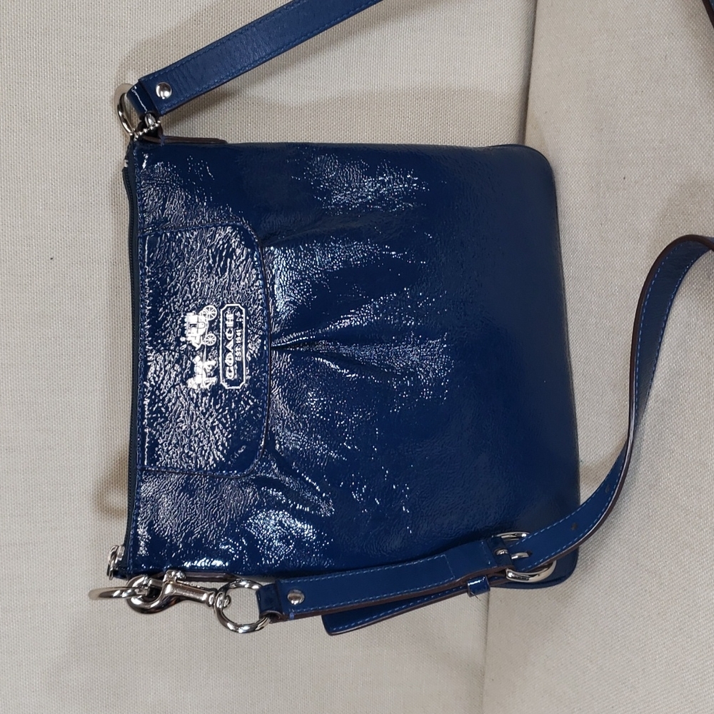 COACH NAVY BLUE PATENT LEATHER CROSSBODY BAG